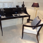 Стол письменный, выполненный в стиле арт-деко, дизайн Versace