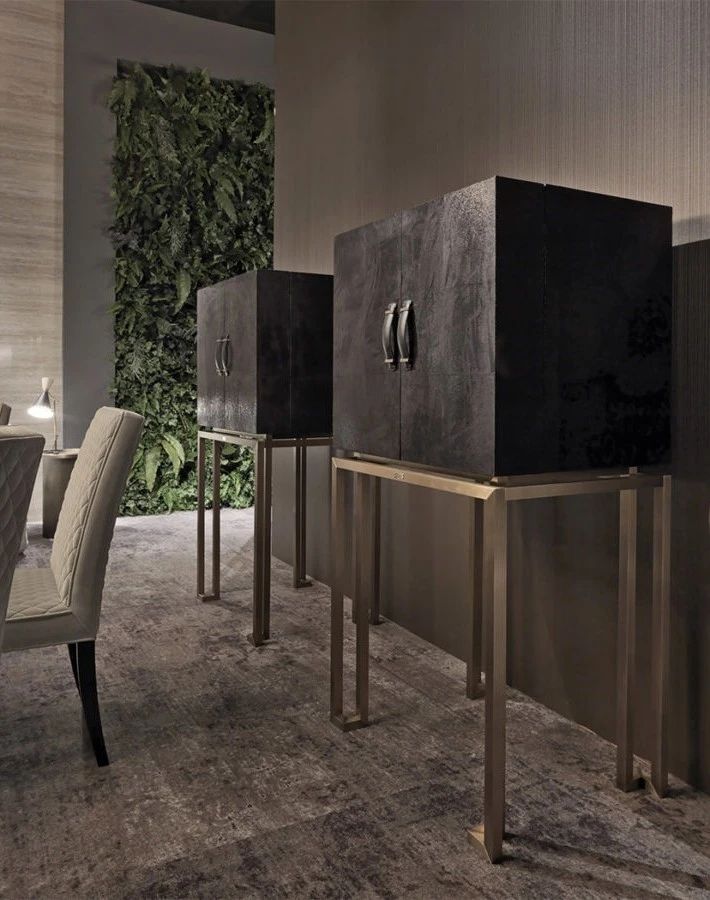 Барный шкаф Trafalgar, дизайн Gianfranco Ferre Home