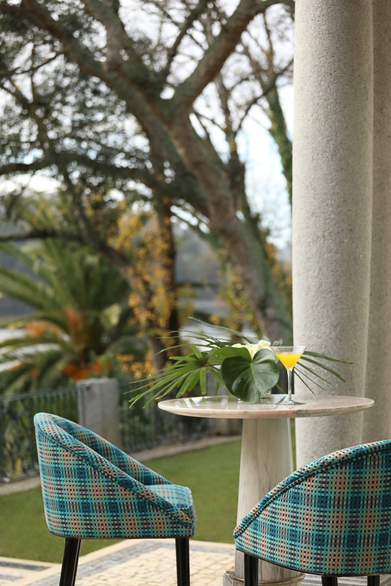 Барный стул MALAY от BRABBU, дизайн Boca do Lobo