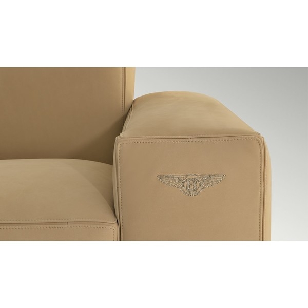 Диван Wellington Sofa, дизайн Bentley Home