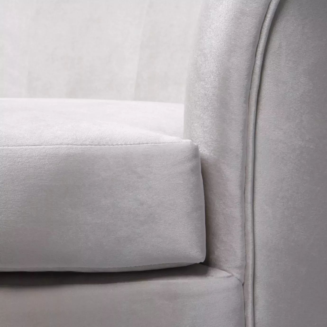 Диван Besame Metal Base от KOKET, дизайн Boca do Lobo