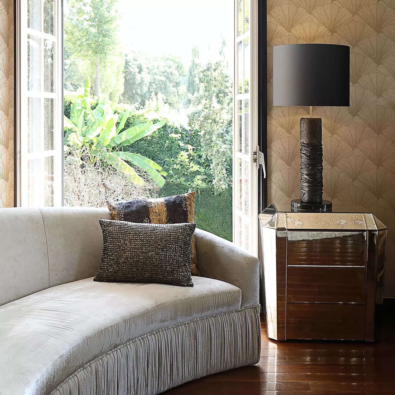 Диван Vamp Full Upholstery от KOKET, дизайн Boca do Lobo