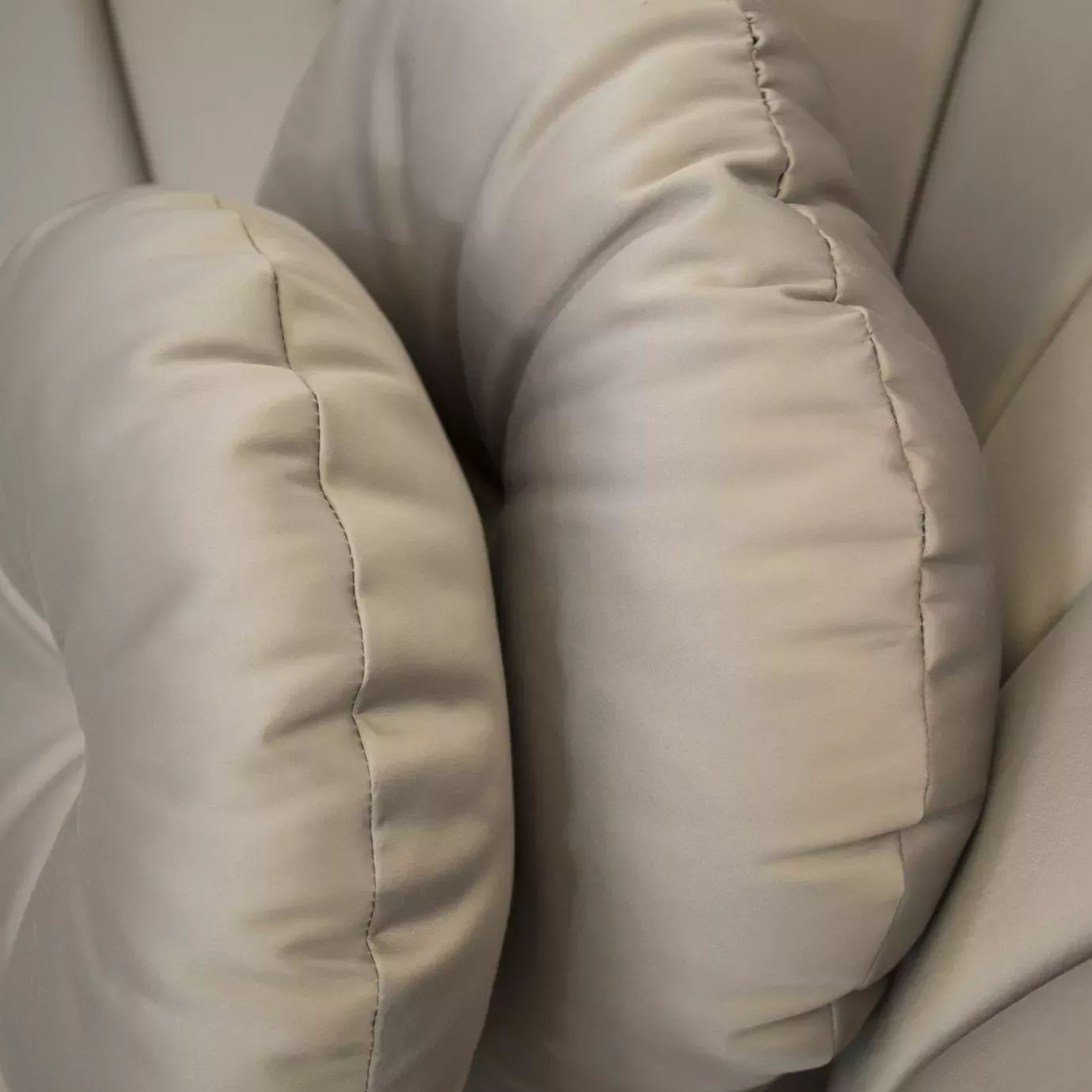 Диван Long Caprichosa Metal Base от KOKET, дизайн Boca do Lobo