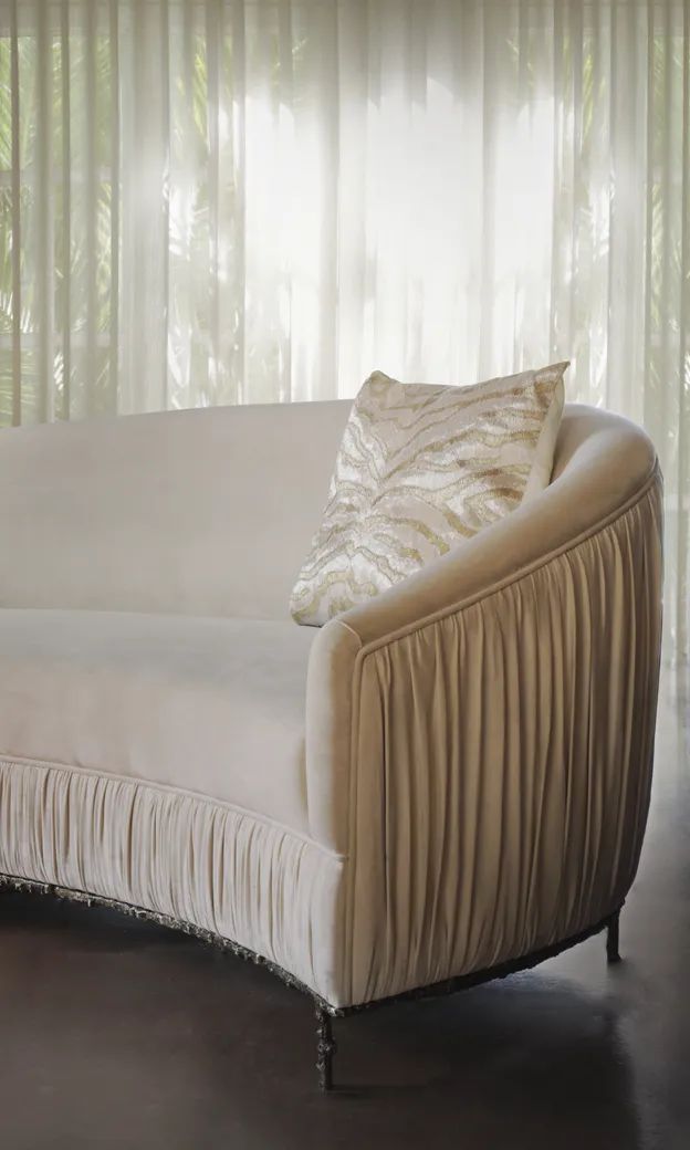 Диван Vamp Metal Base от KOKET, дизайн Boca do Lobo