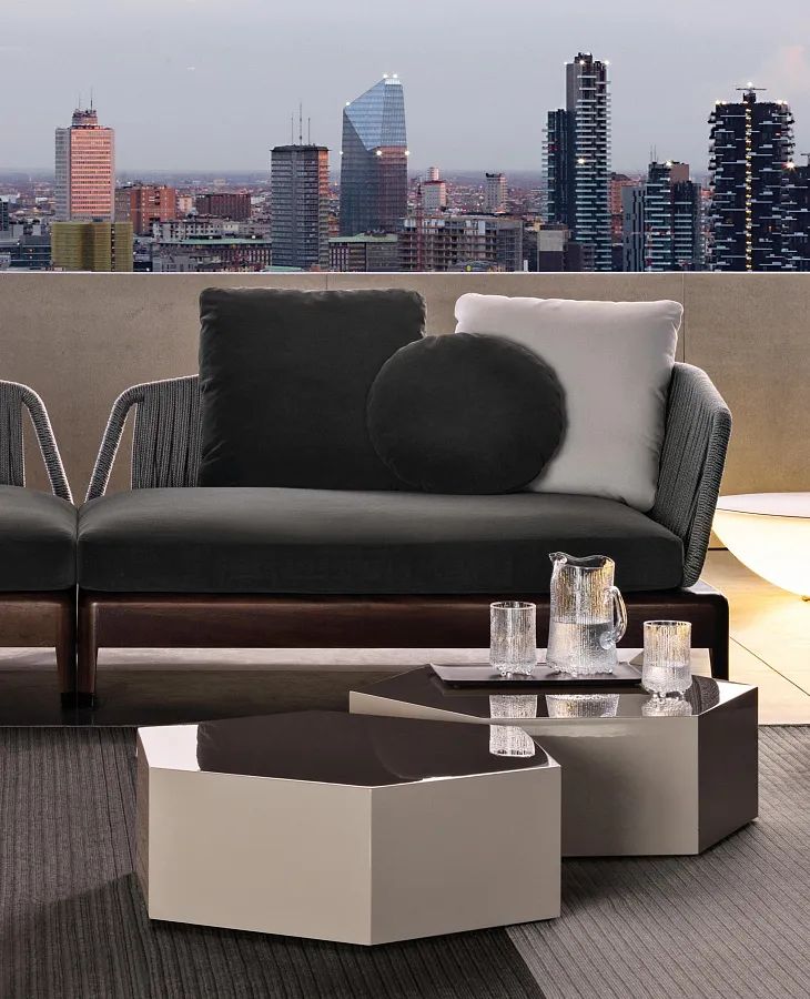 Кофейный столик Aeron, дизайн Minotti