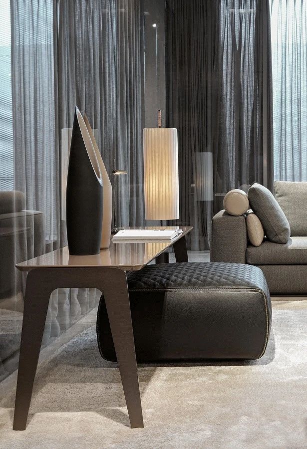 Консоль Kirk, дизайн Minotti