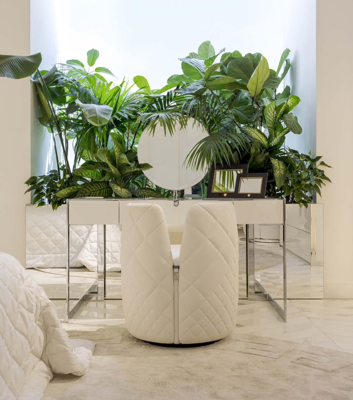 Кресла La Greca Small Armchair, дизайн Versace Home