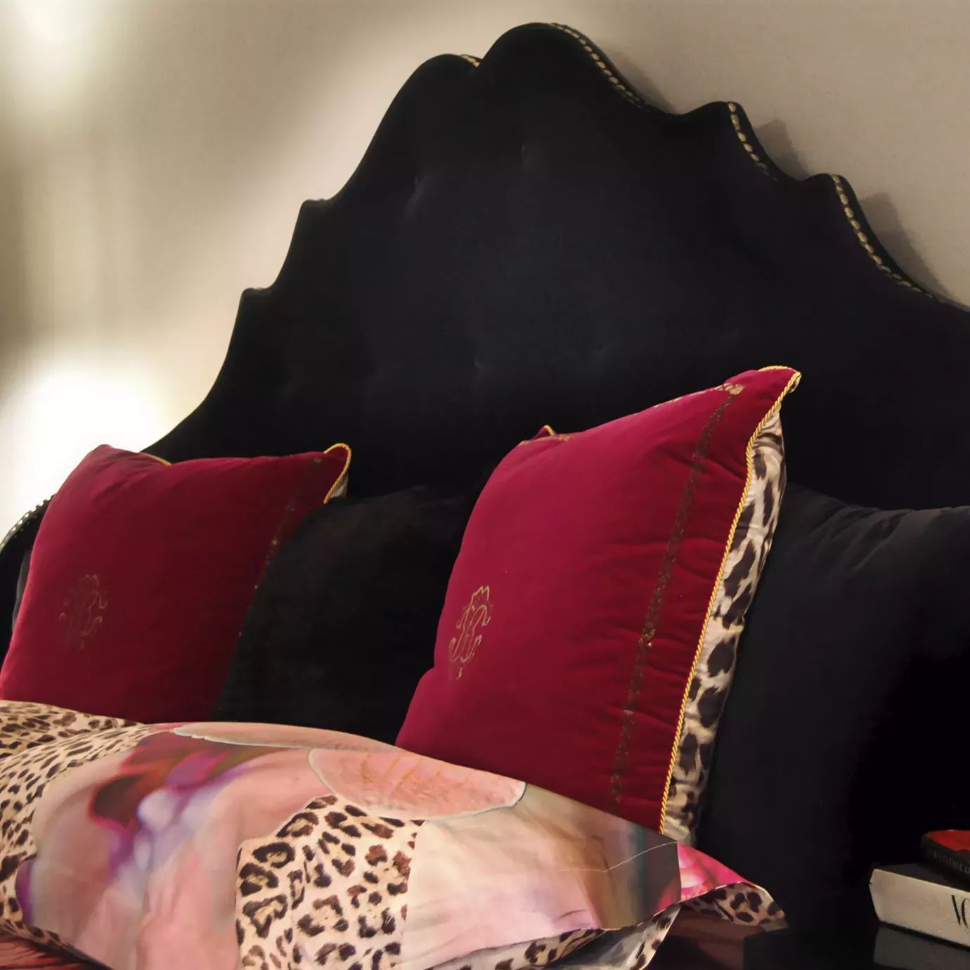 Кровать Alexia от KOKET, дизайн Boca do Lobo