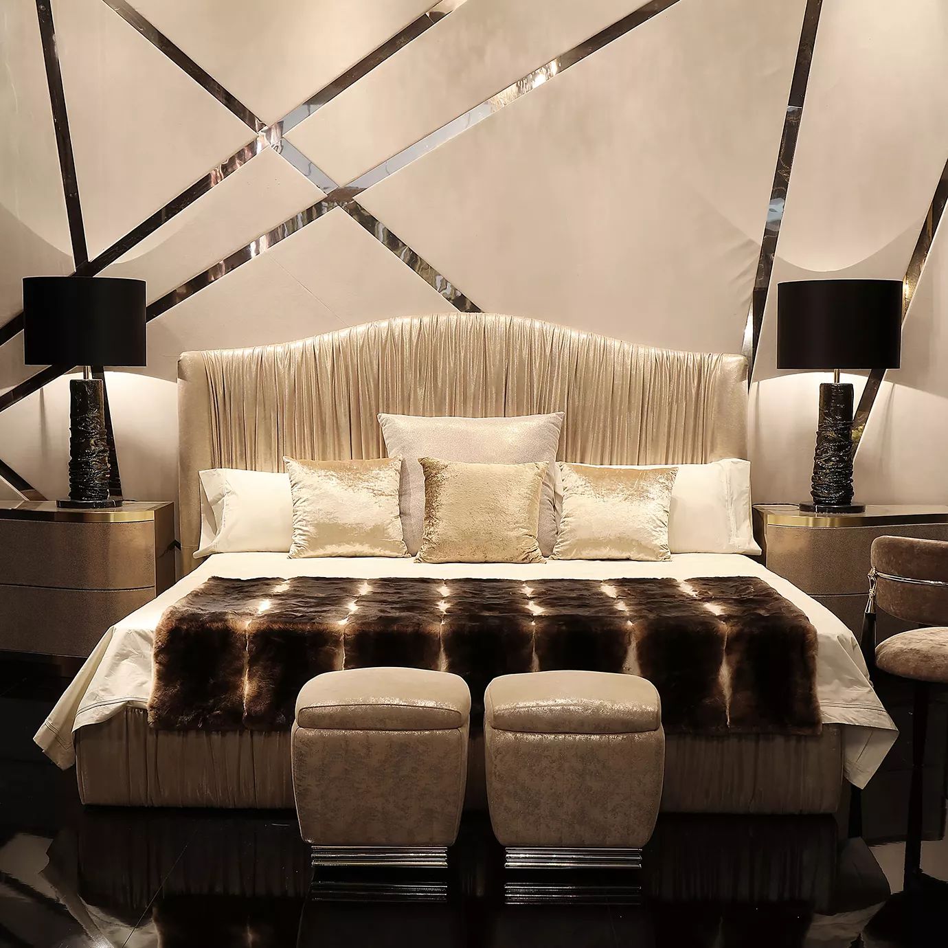 Кровать Plisse от KOKET, дизайн Boca do Lobo