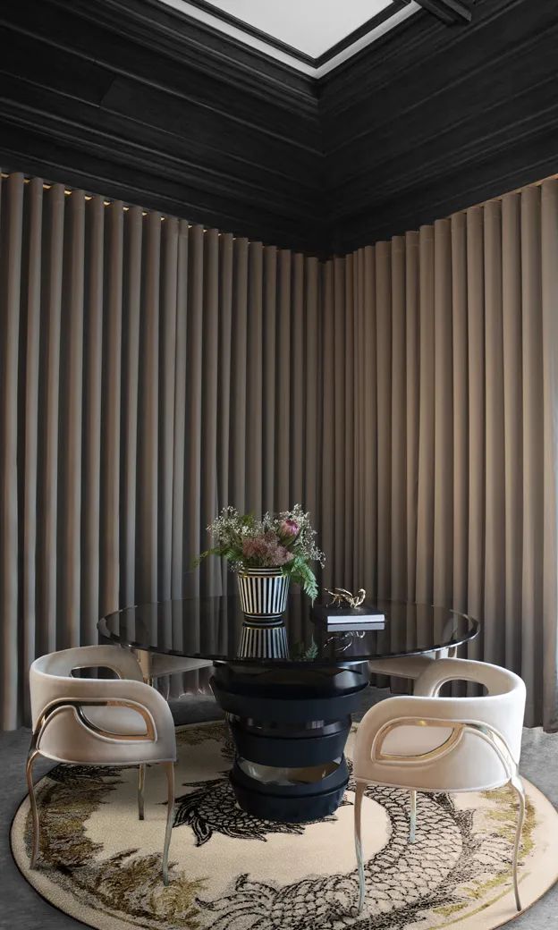 Полукресло Chandra от KOKET, дизайн Boca do Lobo