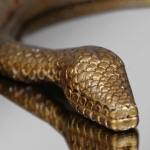 Зеркало Serpentine Apple-Shaped от KOKET, дизайн Boca do Lobo