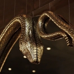 Зеркало Serpentine Pear-Shaped от KOKET, дизайн Boca do Lobo