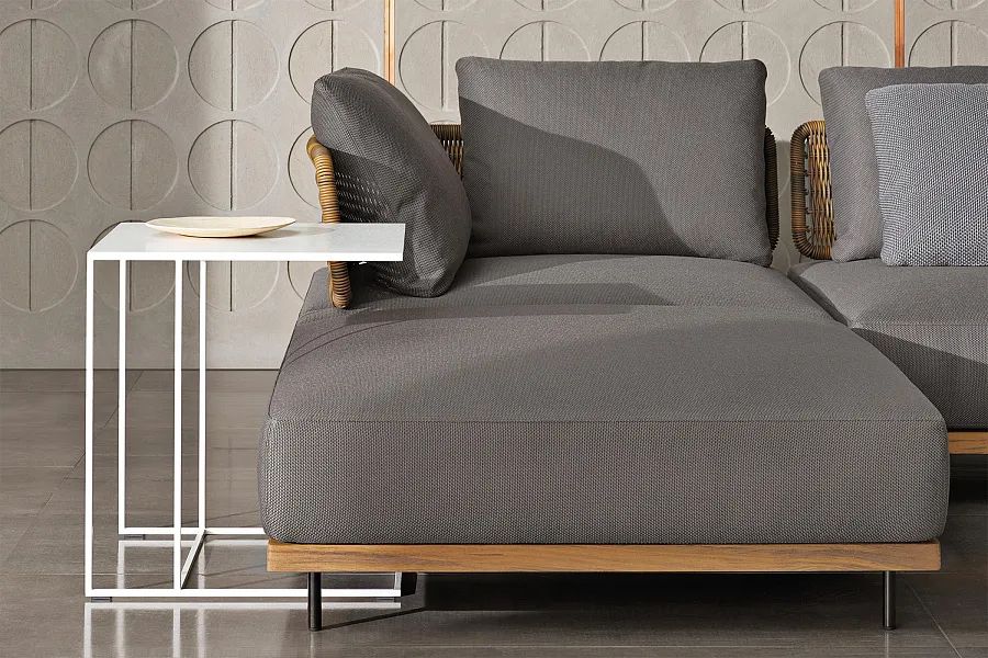 Приставной столик Leger Outdoor, дизайн Minotti