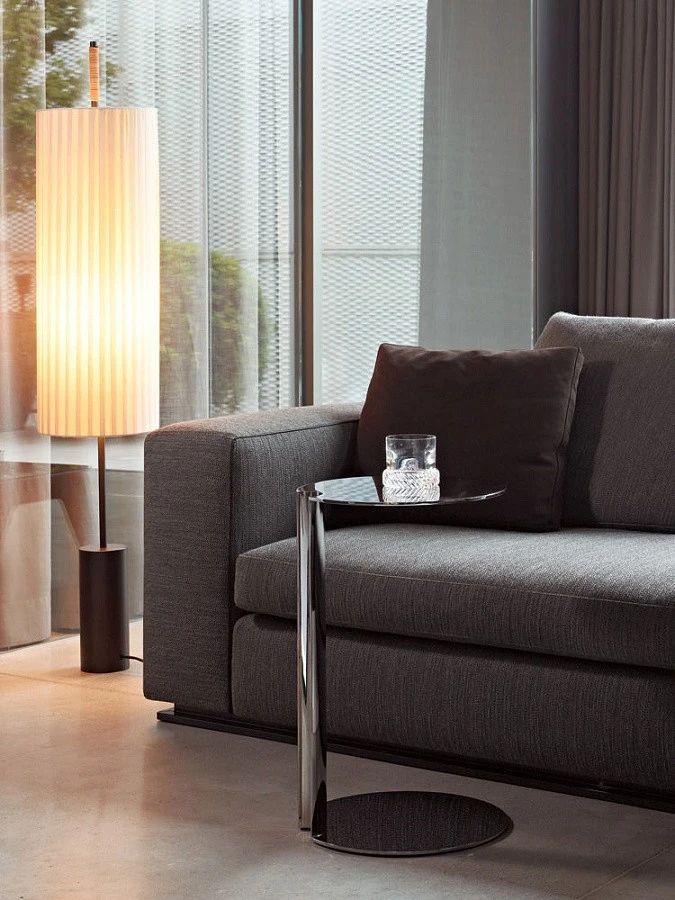 Приставной столик Nay, дизайн Minotti