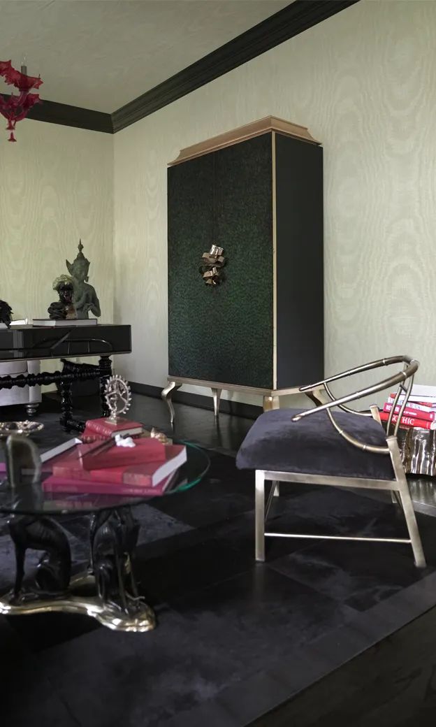 Шкаф Divine Peacock Feather от KOKET, дизайн Boca do Lobo