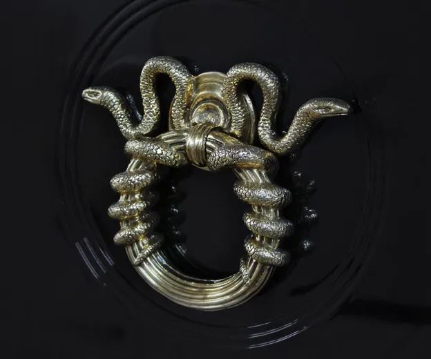 Шкаф Parisian Armoire от KOKET, дизайн Boca do Lobo