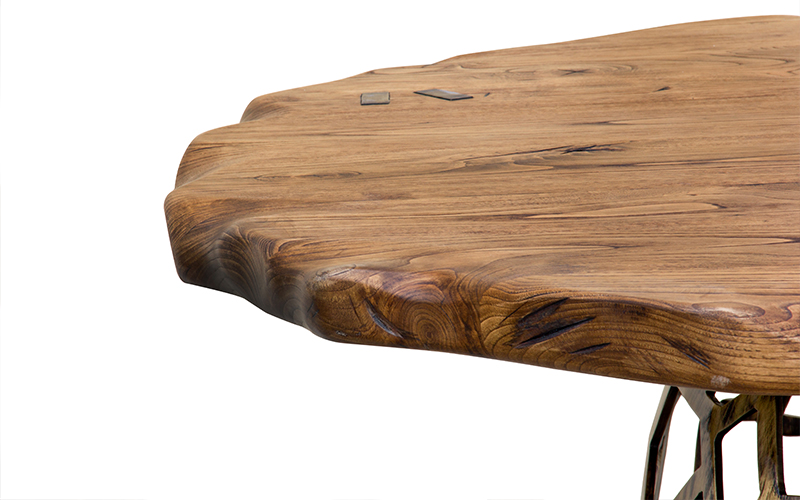 Стол обеденный APIS II от BRABBU, дизайн Boca do Lobo