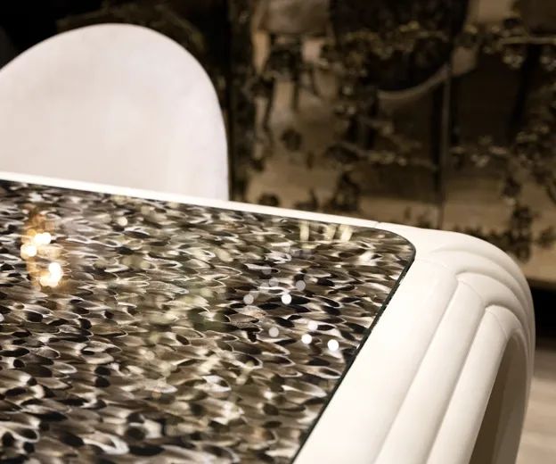 Стол Merveille от KOKET, дизайн Boca do Lobo