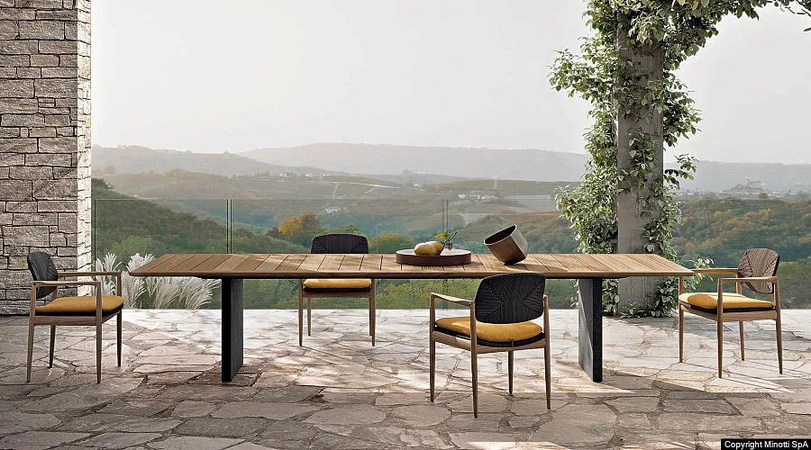 Стол Quadrado 24, дизайн Minotti