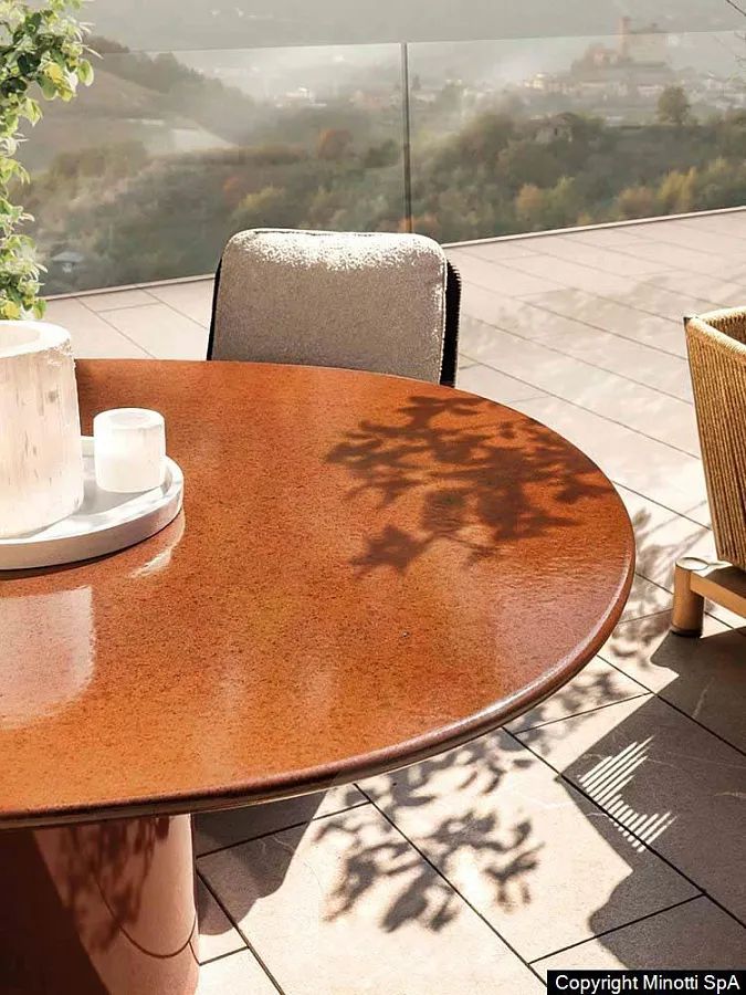 Стол Rayan Outdoor, дизайн Minotti