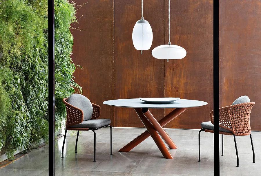 Стол Van Dyck Outdoor, дизайн Minotti