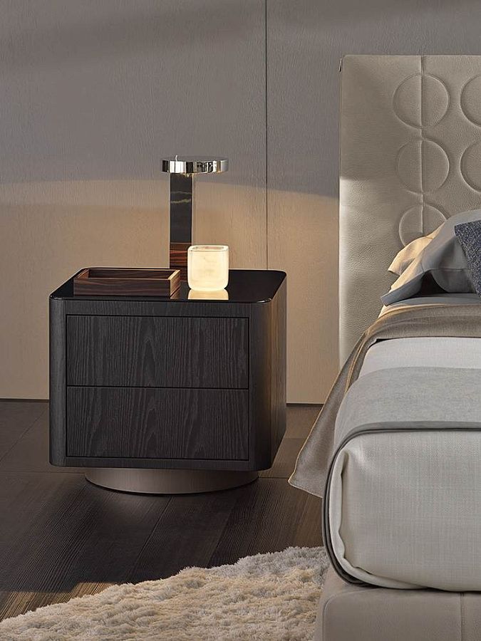 Тумбочка прикроватная Milton, дизайн Minotti