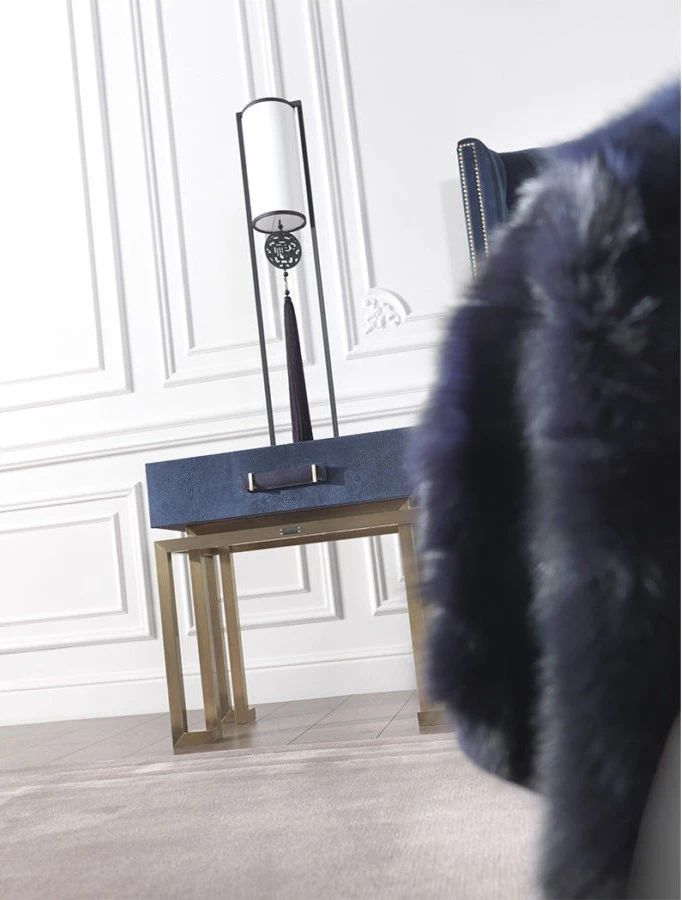 Тумбочка прикроватная Trafalgar, дизайн Gianfranco Ferre Home