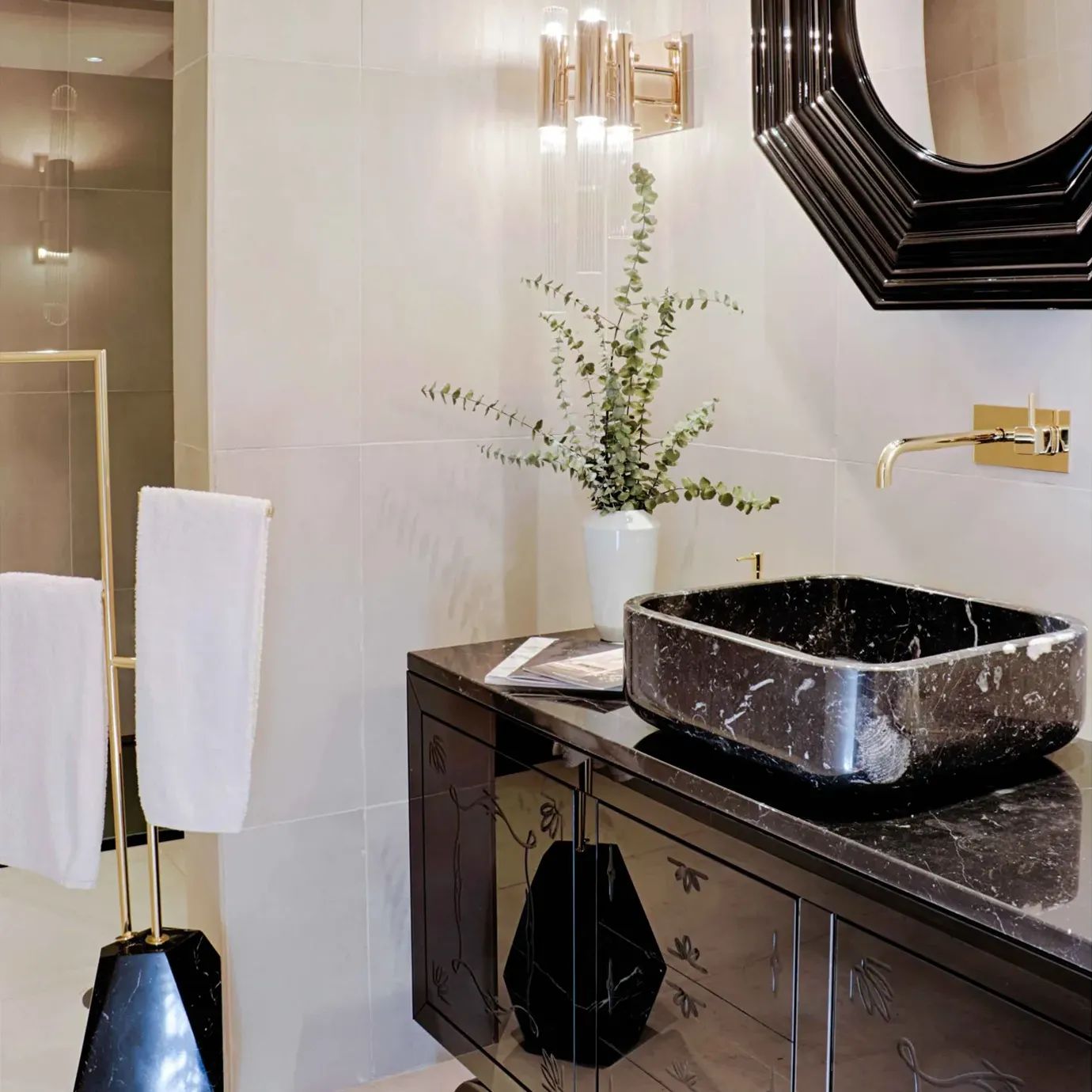 Ванная Metropolitan Vanity от KOKET, дизайн Boca do Lobo