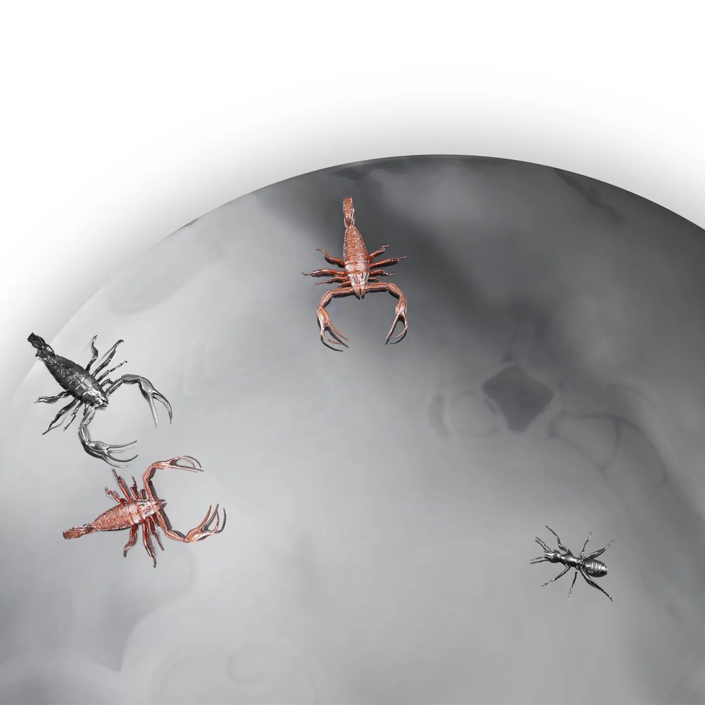 Зеркало Concave Metamorphosis от KOKET, дизайн Boca do Lobo