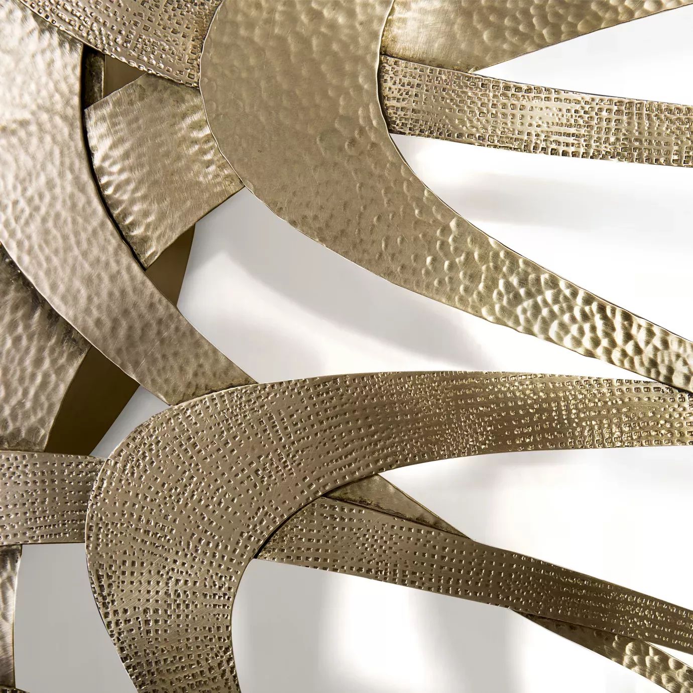 Зеркало Guilt от KOKET, дизайн Boca do Lobo