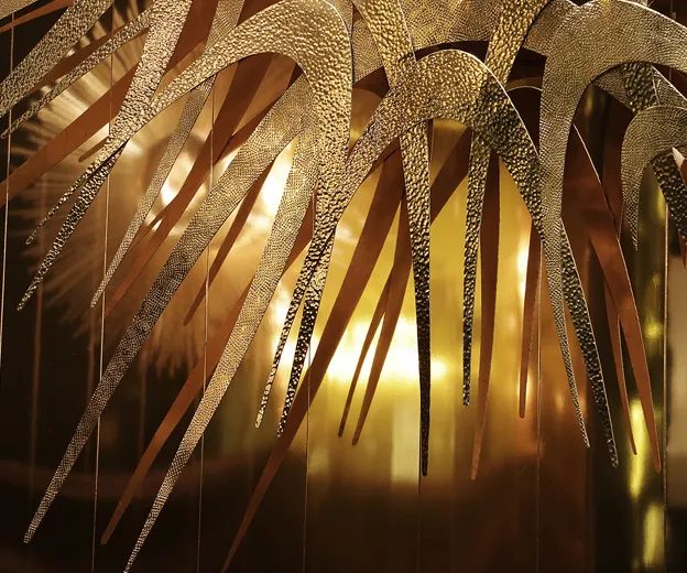 Зеркало Guilt от KOKET, дизайн Boca do Lobo