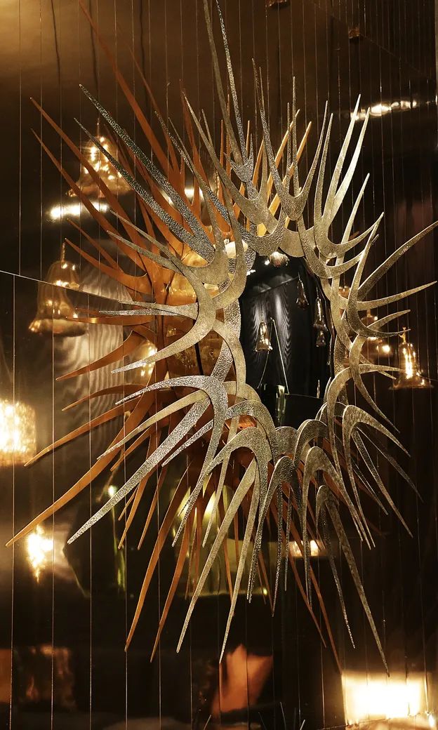 Зеркало Guilt от KOKET, дизайн Boca do Lobo