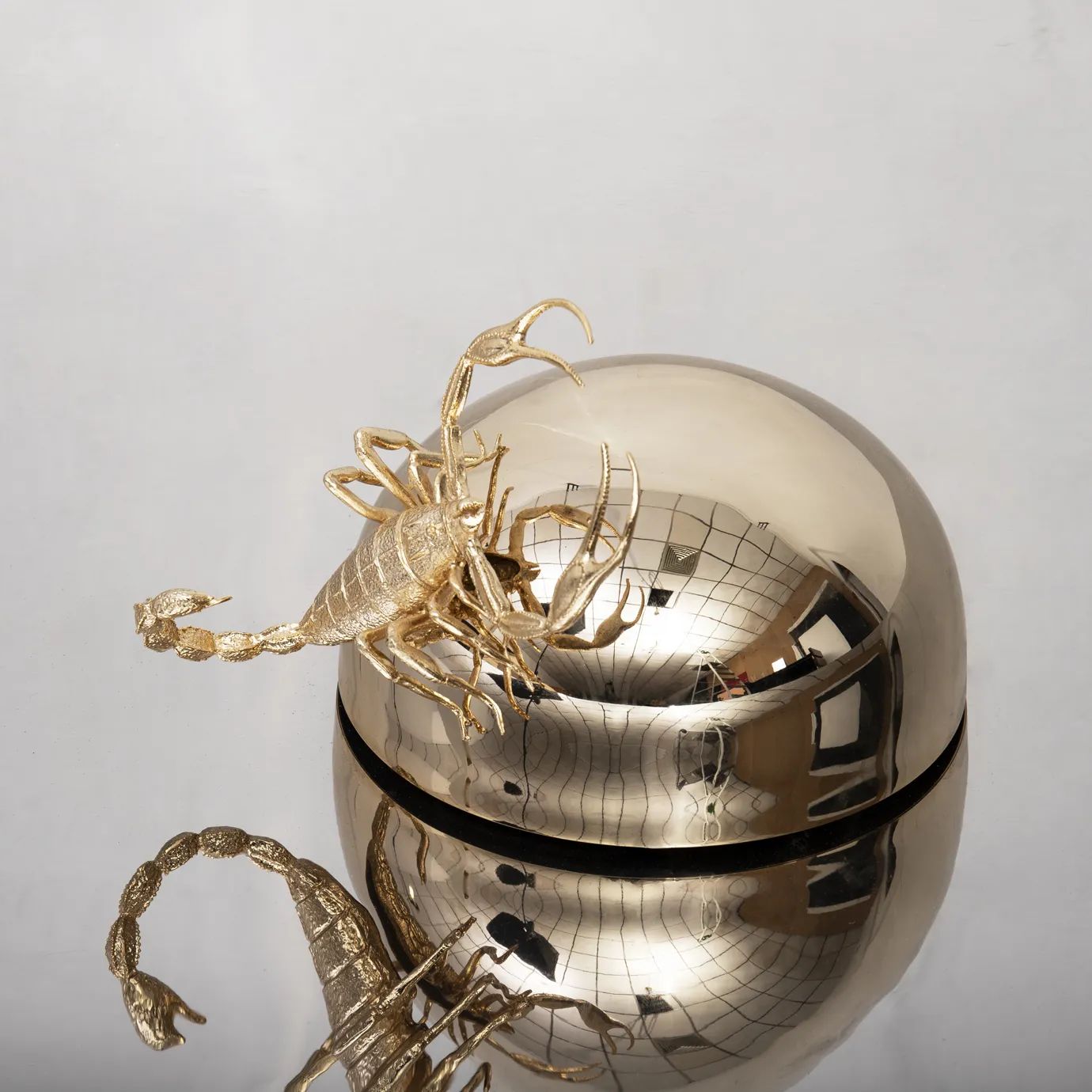 Зеркало Metamorphosis от KOKET, дизайн Boca do Lobo