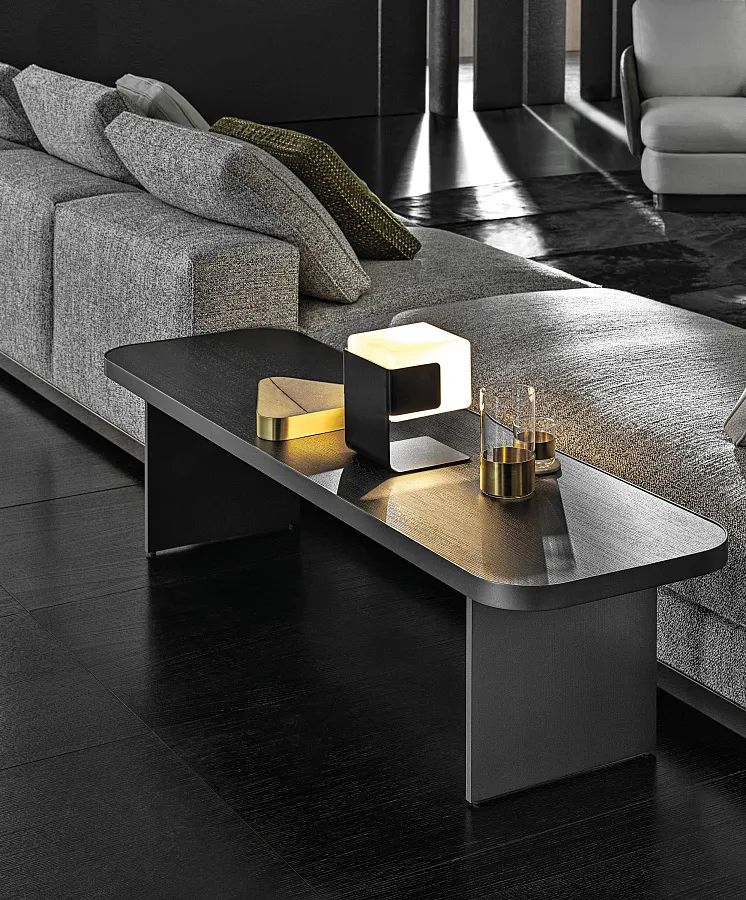 Журнальный столик Clive, дизайн Minotti