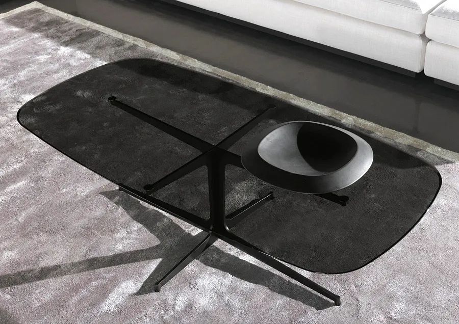 Журнальный столик Clyfford, дизайн Minotti