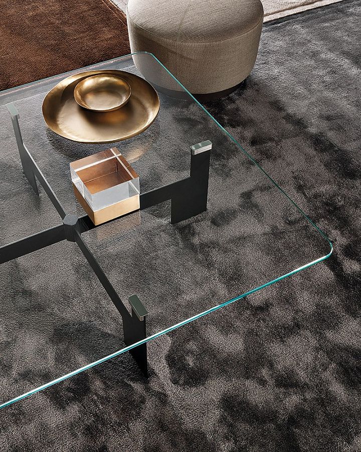 Журнальный столик Ellis, дизайн Minotti
