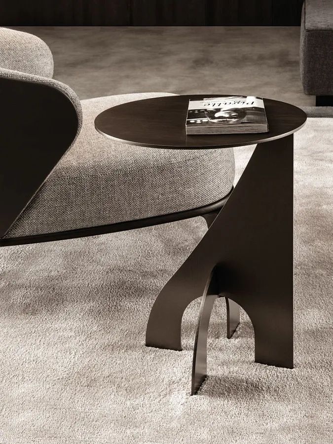 Журнальный столик Haring, дизайн Minotti