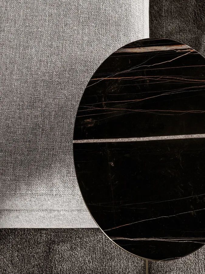 Журнальный столик Jut Out, дизайн Minotti