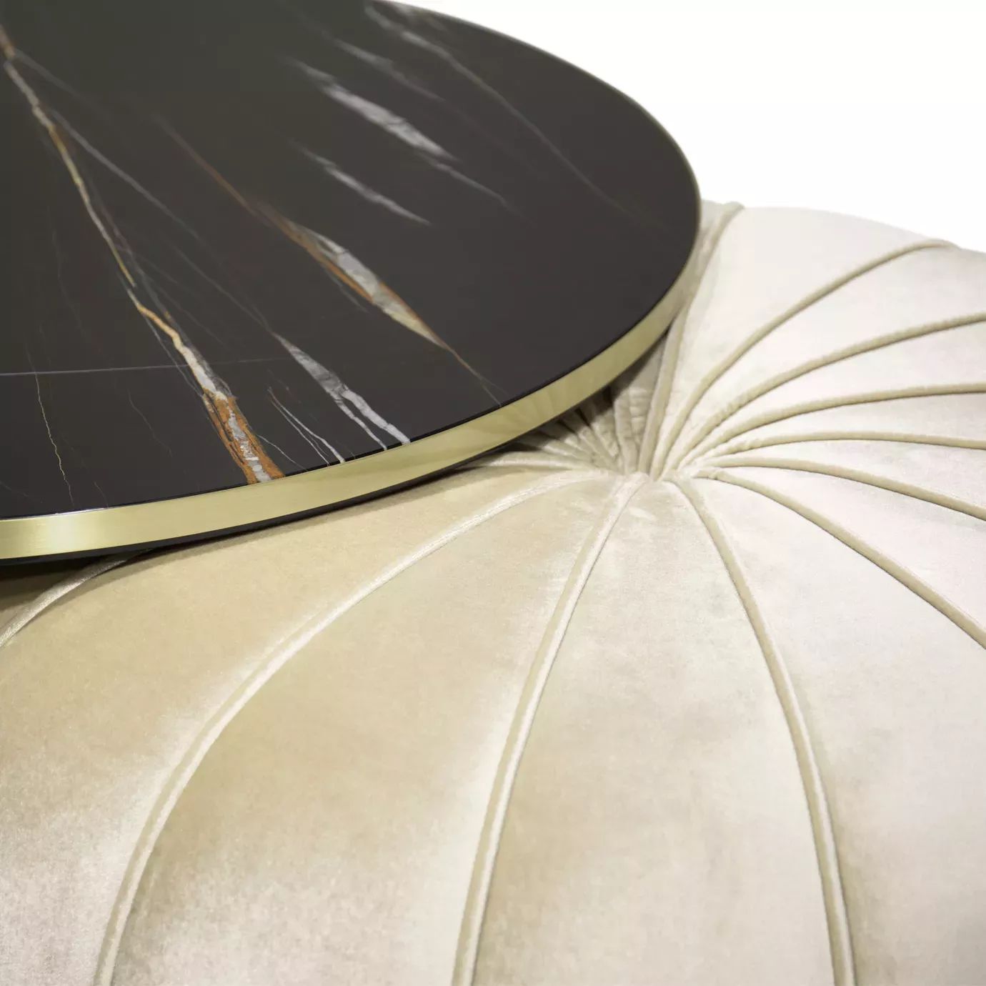 Журнальный столик Sahara Noir от KOKET, дизайн Boca do Lobo